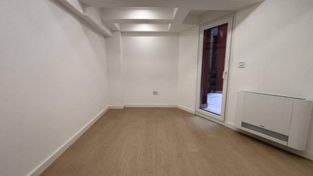 Poslovni prostor, Petosoban i veći, Izdavanje, 115m2, Karađorđeva