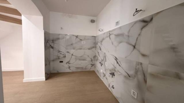 Poslovni prostor, Petosoban i veći, Izdavanje, 115m2, Karađorđeva