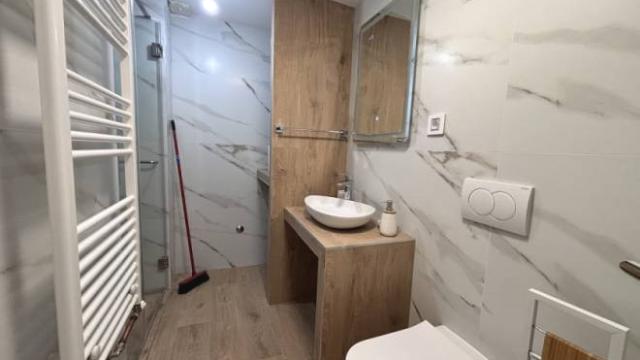 Poslovni prostor, Petosoban i veći, Izdavanje, 115m2, Karađorđeva