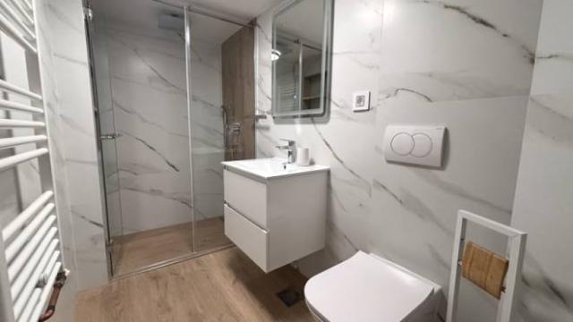 Poslovni prostor, Petosoban i veći, Izdavanje, 115m2, Karađorđeva