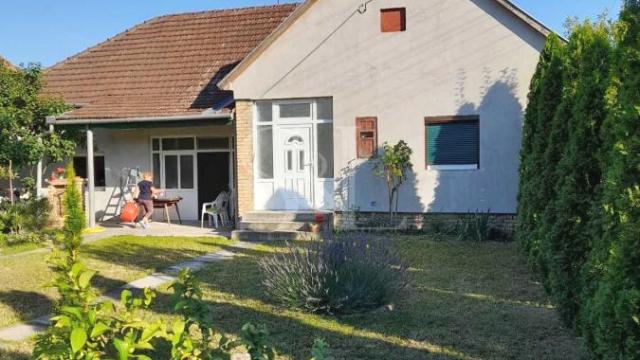 Kuća, Prodaja, 178m2, Kupusina, Okolno mesto, Apatin