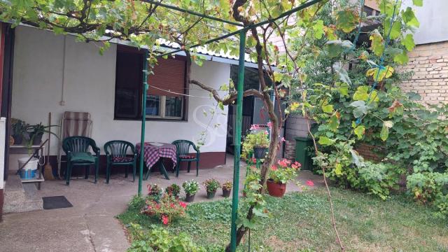 Kuća, Petosoban, Prodaja, 282m2, Josićko naselje, Gradska lokacija, Sombor