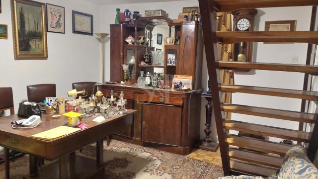 Kuća, Petosoban, Prodaja, 282m2, Josićko naselje, Gradska lokacija, Sombor