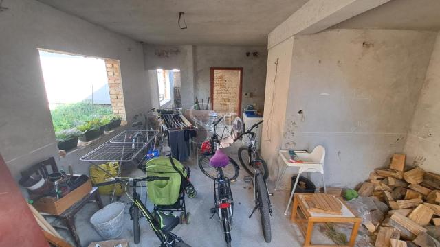 Kuća, Trosoban, Prodaja, 152m2, Mlake, Gradska lokacija, Sombor