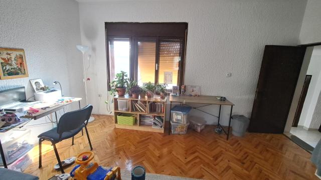 Kuća, Trosoban, Prodaja, 152m2, Mlake, Gradska lokacija, Sombor