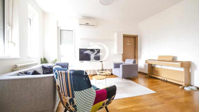 Stan, Trosoban, Prodaja, 70m2, Leskovačka