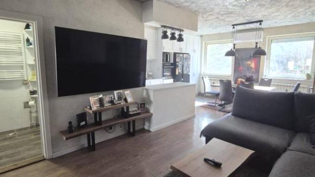 Stan, četvorosoban, Izdavanje, 100m2, Autokomanda, Voždovac, Esad Pašina