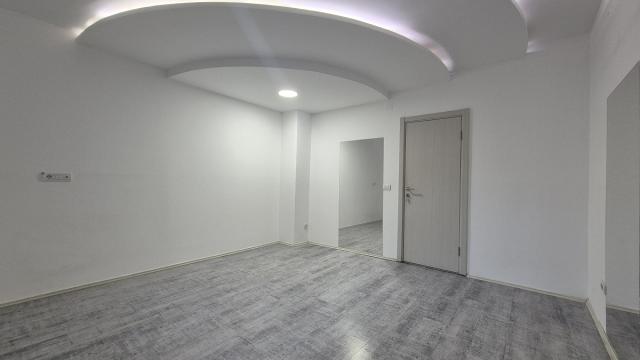 Poslovni prostor, Dvosoban, Izdavanje, 52m2, Braće Jugovića