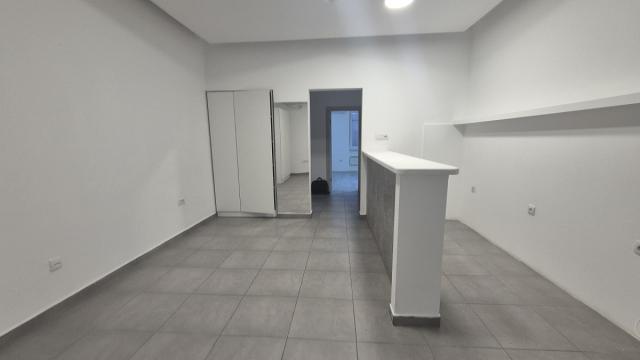 Poslovni prostor, Dvosoban, Izdavanje, 52m2, Braće Jugovića