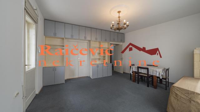 Poslovni prostor, Jednosoban, Izdavanje, 40m2, Centar, Stari grad, Francuska