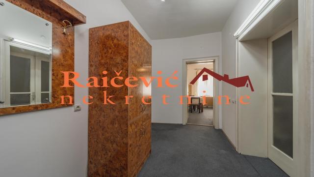 Poslovni prostor, Jednosoban, Izdavanje, 40m2, Centar, Stari grad, Francuska