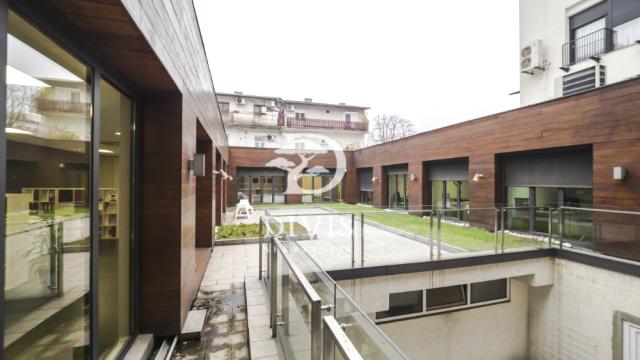 Poslovni prostor, Petosoban i veći, Izdavanje, 303m2, Knićaninova