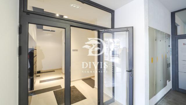 Poslovni prostor, Petosoban i veći, Izdavanje, 303m2, Knićaninova