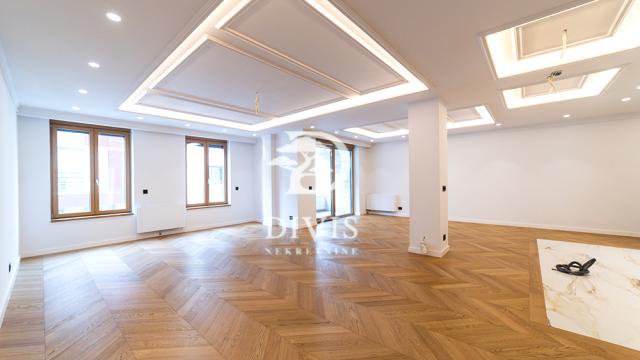 Stan, četvorosoban, Prodaja, 228m2, Stojana Protića