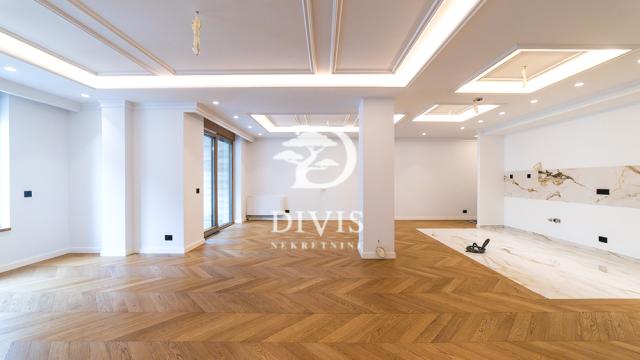 Stan, četvorosoban, Prodaja, 228m2, Stojana Protića