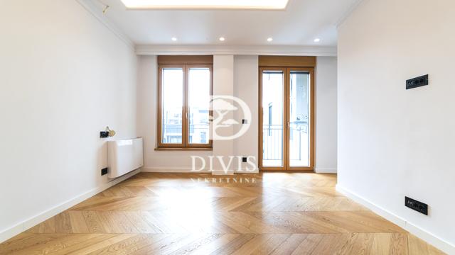 Stan, četvorosoban, Prodaja, 228m2, Stojana Protića