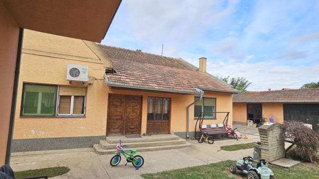 Kuća, Petosoban i veći, Prodaja, 270m2, Svetosavska