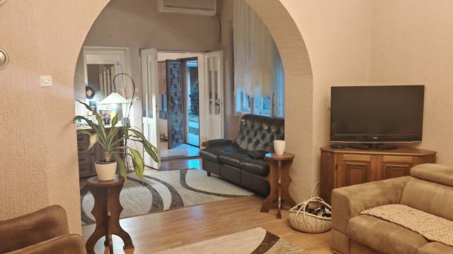 Kuća, Petosoban i veći, Prodaja, 270m2, Svetosavska