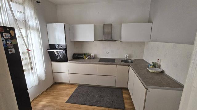 Kuća, Petosoban i veći, Prodaja, 270m2, Svetosavska