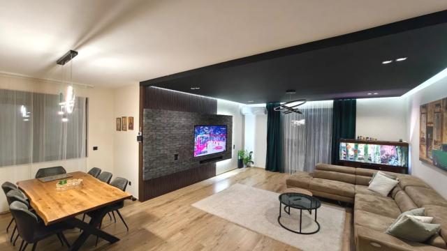 Kuća, Petosoban i veći, Prodaja, 525m2, Banjalucka 10