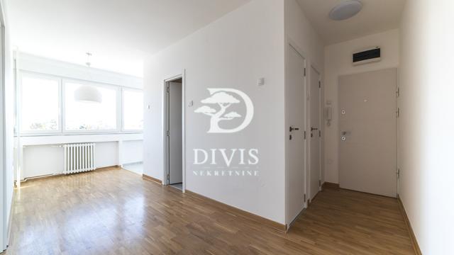 Stan, četvorosoban, Prodaja, 106m2, Gandijeva