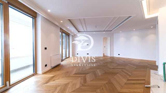 Stan, Trosoban, Prodaja, 198m2, Stojana Protića