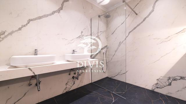 Stan, Trosoban, Prodaja, 198m2, Stojana Protića