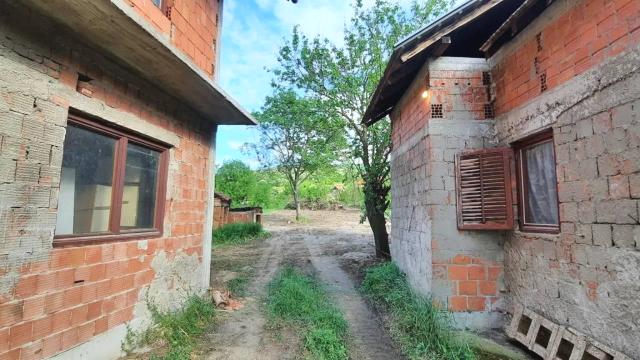 Kuća, Petosoban i veći, Prodaja, 294m2, Majur, Okolno mesto, Majur