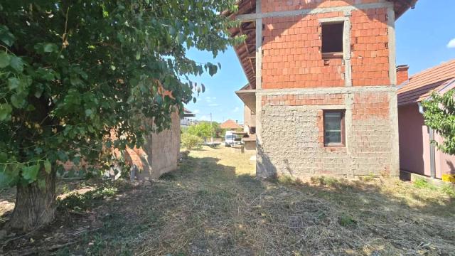 Kuća, Petosoban i veći, Prodaja, 294m2, Majur, Okolno mesto, Majur