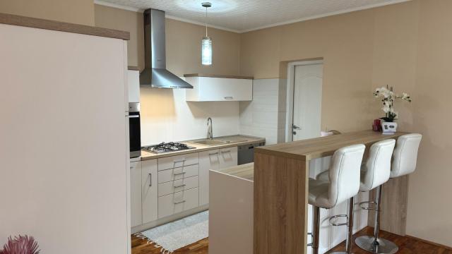 Kuća, četvorosoban, Prodaja, 129m2, Kukujevci, Okolno mesto, Kukujevci