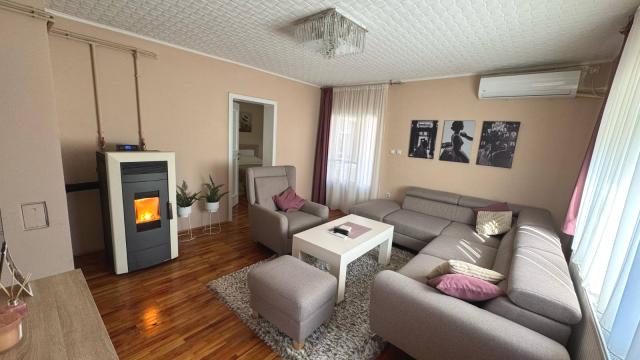 Kuća, četvorosoban, Prodaja, 129m2, Kukujevci, Okolno mesto, Kukujevci