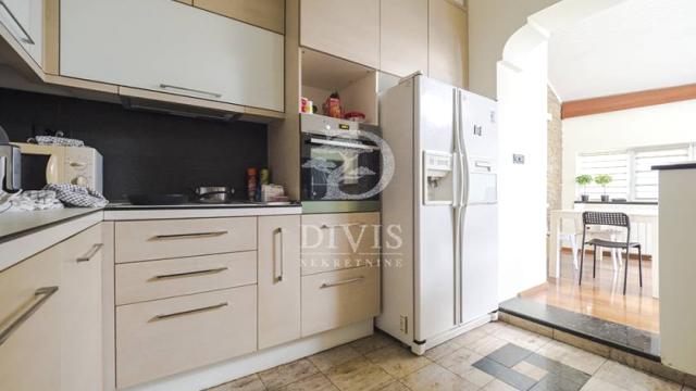 Stan, Petosoban i veći, Izdavanje, 252m2, Dinarska