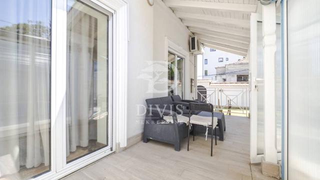 Stan, Petosoban i veći, Izdavanje, 252m2, Dinarska