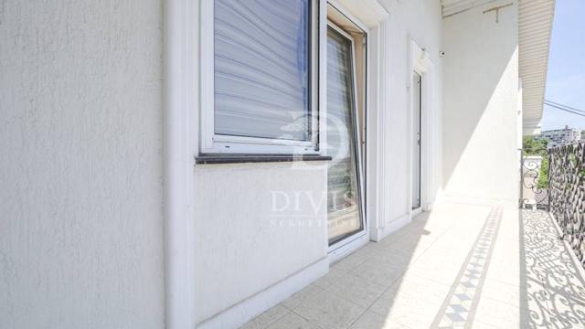 Stan, Petosoban i veći, Izdavanje, 252m2, Dinarska