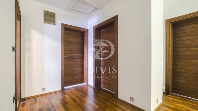 Stan, Petosoban i veći, Izdavanje, 252m2, Dinarska