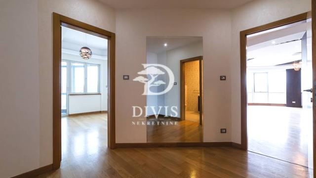 Stan, Petosoban, Prodaja, 195m2, Milentija Popovića