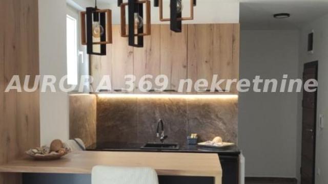 Poslovni prostor, Petosoban, Izdavanje, 350m2, Petrovaradin, Novi Sad