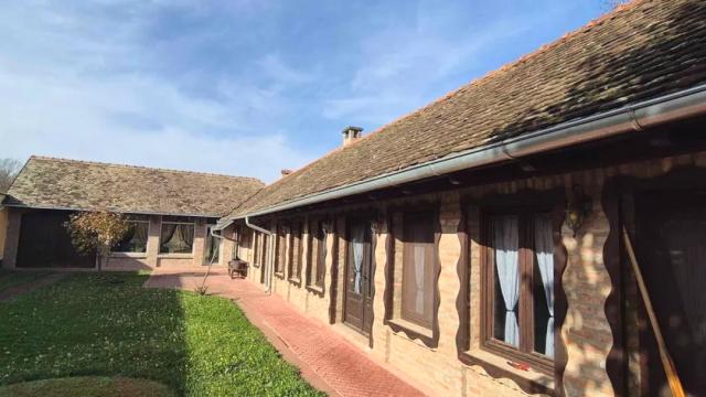 Kuća, Petosoban i veći, Prodaja, 360m2, Klenak, Okolno mesto, Klenak