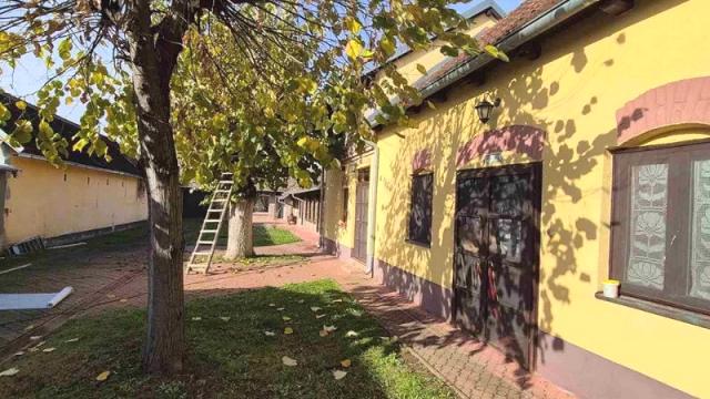 Kuća, Petosoban i veći, Prodaja, 360m2, Klenak, Okolno mesto, Klenak