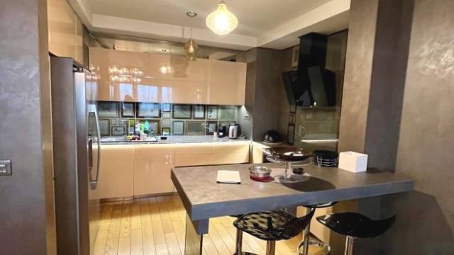 Stan, četvorosoban, Izdavanje, 174m2, Uroša Martinovića