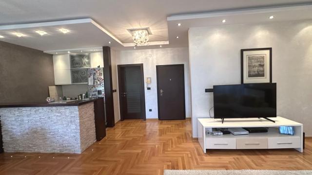 Stan, četvorosoban, Izdavanje, 97m2, Crveni krst, Vračar, Vojvode Supljikca