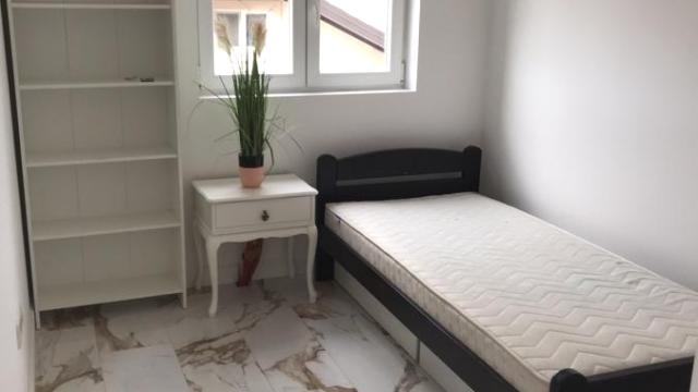 Stan, četvorosoban, Izdavanje, 100m2, Ledine, Novi Beograd, Rene Magrita