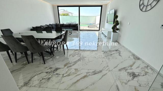 Kuća, Trosoban, Izdavanje, 180m2, Tatarsko brdo, Petrovaradin, Novi Sad