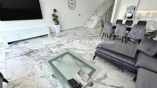 Kuća, Trosoban, Izdavanje, 180m2, Tatarsko brdo, Petrovaradin, Novi Sad