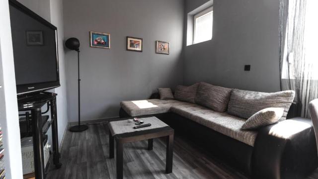 Stan, Trosoban, Izdavanje, 65m2, Sterijina