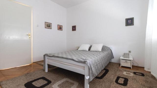 Stan, Trosoban, Izdavanje, 65m2, Sterijina