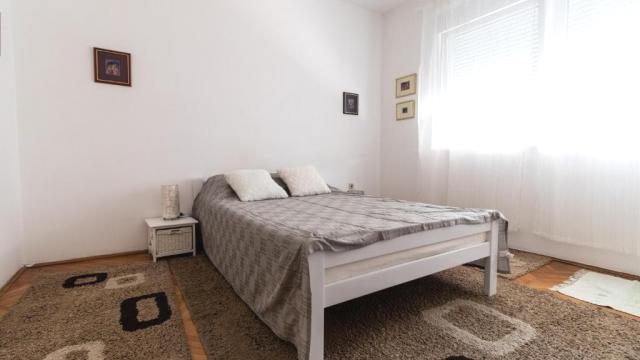 Stan, Trosoban, Izdavanje, 65m2, Sterijina