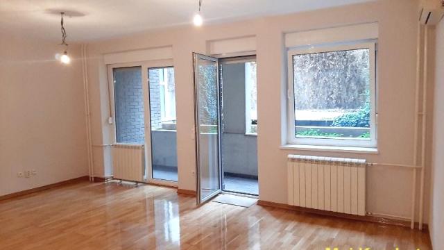 Poslovni prostor, Dvoiposoban, Prodaja, 81m2, Hram svetog Save, Vračar, Dubljanska