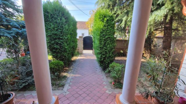 Kuća, Petosoban i veći, Prodaja, 213m2, Lesnina, Gradska lokacija, Lesnina