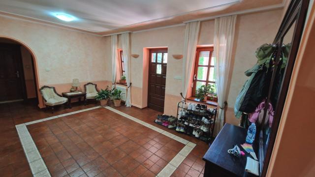 Kuća, Petosoban i veći, Prodaja, 213m2, Lesnina, Gradska lokacija, Lesnina